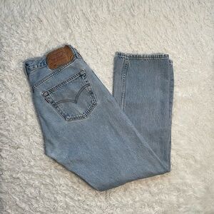 Vintage Levis 501 Jeans 33x30 (Fits 32x28)
Light wash 90s Made In USA
